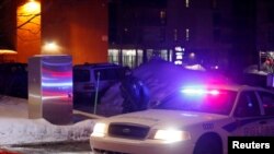 Patrouille de police à Québec, aprés des tirs dans une mosquée au Canada, le 29 janvier 2017.