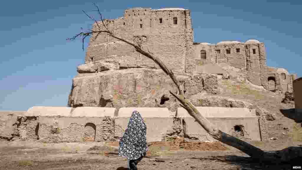 بخشی از شهر زابل واقع در شمال استان سیستان و بلوچستان و هم مرز با کشور افغانستان که فراموش شده است. بخشی که میراث فرهنگی است و کسی به آن رسیدگی نمی کند. عکس: امین برنجکار، مهر