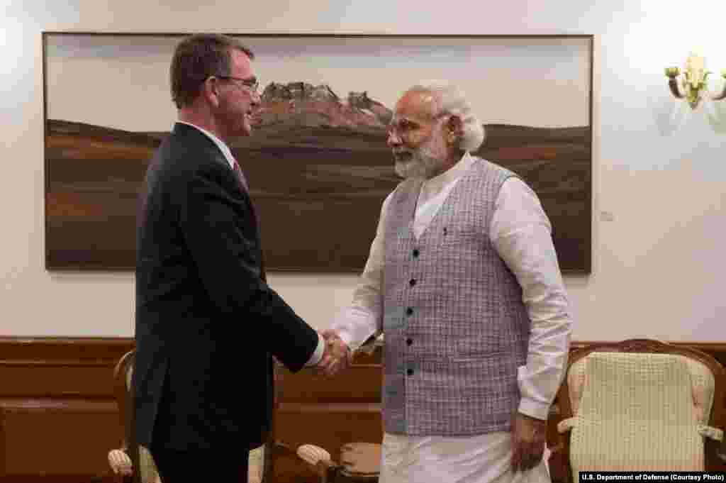 U.S. Defense Secretary Ash Carter meets with India Prime Minister Narendra Modi to discuss the progress on U.S.-India defense relationship, in New Delhi, India, April 12, 2016.