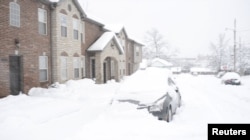 Imagen tomada de un video de redes sociales de la tormenta de nieve en Columbia, Missouri, el sábado 12 de enero de 2019. Cortesía de Hillary Tan, a través de Reuters.