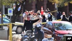 Emergency workers gather at the scene of a shooting involving Democratic Representative Gabrielle Giffords of Arizona at a Safeway grocery store in Tucson, Arizon. (Jan 8, 2010)