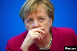 앙겔라 메르켈 독일 총리가 29일 베를린 기민당사에서 기자회견을 열고 현 총리 임기를 끝으로 은퇴할 것이라고 밝혔다.