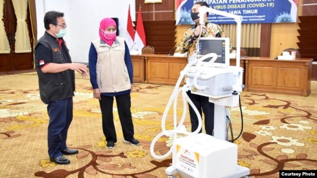Ventilator menjadi salah satu alat bantu pasien corona yang dalam kondisi berat hingga kitis (foto Humas Pemprov Jawa Timur)