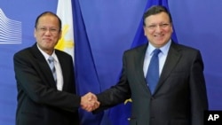 Tổng thống Philippines Benigno Aquino (trái) và Chủ tịch Ủy ban châu Âu José Manuel Barroso tại trụ sở Ủy ban châu Âu ở Brussels, 15/9/2014.