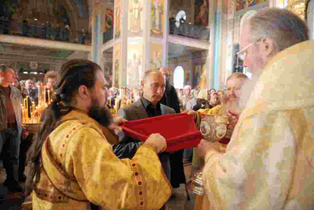 El primer ministro visita el Monasterio de Valaam en Rusia.