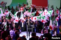 Pemimpin Partai Demokrat Matteo Renzi berpidato pada kampanye hari terakhir menjelang Pemilu 4 Maret di Florence, Italia, 2 Maret 2018.