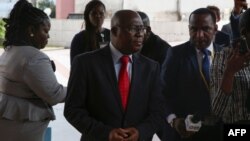 Jean de Dieu Moukagni Iwangou, le nouveau ministre gabonais de l'Enseignement supérieur, à la cérémonie d'investiture au Palais présidentiel de Libreville, au Gabon, le 7 mai 2018.