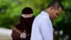اندونیزیا: دو نفر به جرم مقاربت جنسی شلاق زده شدند 