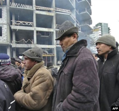 Onlayn oyna ortida porno Katta ayollar bilan anal jinsiy aloqa