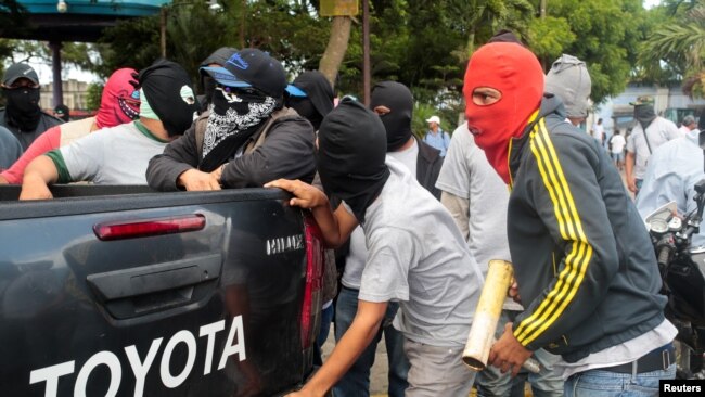 Simpatizantes del gobierno se encuentran frente a una iglesia en Diriamba, Nicaragua, 9 de julio de 2018.REUTERS/Oswaldo Rivas -