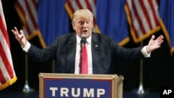 Ứng cử viên tổng thống của đảng Cộng hòa Donald Trump phát biểu trong một cuộc vận động tranh cử tại khách sạn Treasure Island ở Las Vegas, ngày 18/6/2016.