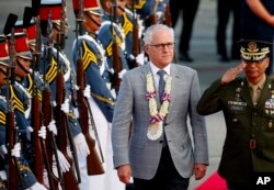 Australian Prime Minister Malcolm Turnbull, center, reviews the troops upon arrival at Clark International Airport in Clark, Pampanga province, north of Manila, Philippines, Nov. 12, 2017.