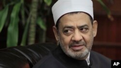 Le grand imam d'Al-Azhar, prestigieuse institution de l'islam sunnite, Ahmed Al-Tayeb, lors d'un entretien au Caire, Egypte, 8 août 2011.