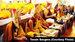 Tenshug offering at Tsuglakhang temple 