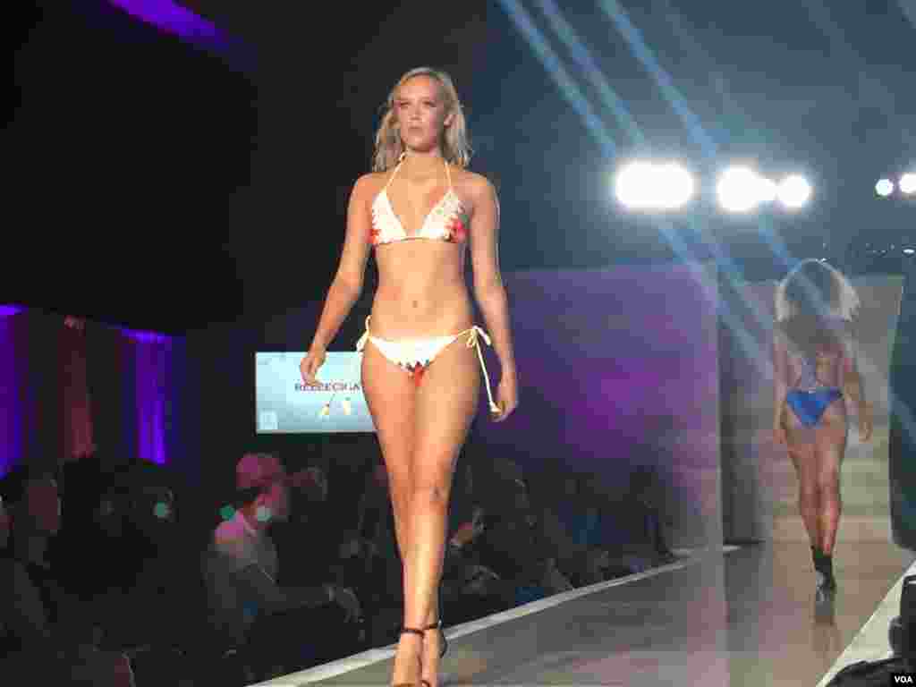 DC Swim Week 2017 - Desfile de moda de praia na Embaixada de França na capital americana