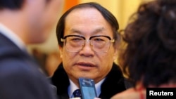 ທ່ານ Liu Zhijun ອະດີດລັດຖະມົນຕີກະຊວງລົດໄຟຂອງຈີນ ໃຫ້ສໍາພາດຂ່າວ ໃນກອງປະຊຸມດ້ານການປຶກສາທາງການເມືອງຂອງປະຊາຊົນຈີນ (CPPCC) ໃນກຸງປັກກິ່ງ ໃນວັນທີ 3 ມີນາ 2013.