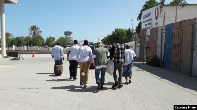 Fifty Somali nationals deported from the US arrive in Mogadishu on Friday, May 26, 2017. (Somali National News Agency -- SONNA) 