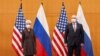 La subsecretaria de Estado de Estados Unidos, Wendy Sherman, y el viceministro de Relaciones Exteriores de Rusia, Sergei Ryabkov, asisten a conversaciones de seguridad en la Misión de Estados Unidos en Ginebra, Suiza, el 10 de enero de 2022.