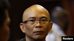 Thai national Chumlong Lemtongthai attends hearing at a South African court, Nov. 7, 2012. Click to enlarge