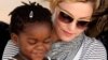 Madonna Adopsi Anak Kembar dari Malawi