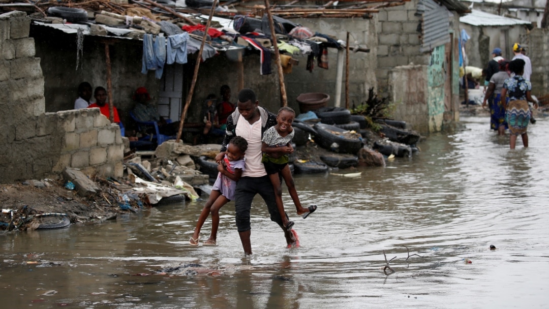 Cyclone Idai: 'Children died as they fell from trees, adults drowned when  they could hold on no longer