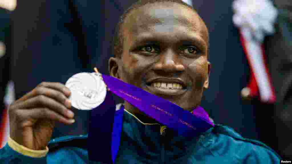 Stephen Kiprotich 27 ans est un athlète ougandais, spécialiste des courses de fond. Il a remporté une médaille d&#39;or aux jeux olympiques à Londres en 2012, et une autre à Moscou en 2013 aux championnats du monde.