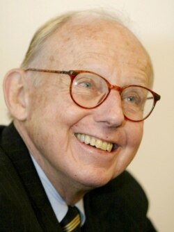 资料照：美国著名学者、哈佛大学教授撒缪尔·亨廷顿（Samuel Huntington）