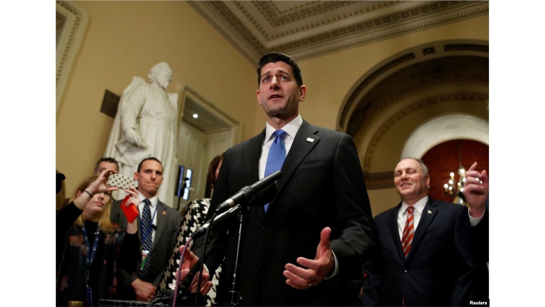 Ketua DPR AS Paul Ryan memberikan sambutan seusai DPR AS meloloskan RUU Reformasi Perpajakan di gedung Capitol, Washington DC, 20 Desember 2017.