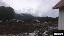 Un glissement de terrain, provoqué par des pluies torrentielles, a causé des dégâts énormes à Villa Santa Lucia au Chili.