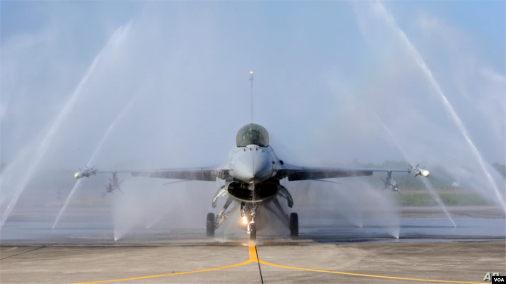 ������Ƭ��һ�����������F-16Vս������һ����ϰ�ڼ�����Զ���ϴ������ϴ��(2020��1��15��)
