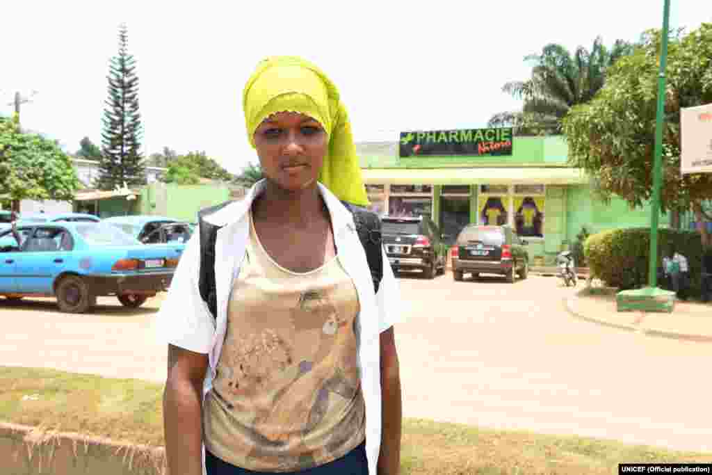 Sidibe Rokiatou, 14 anos, estudante costa-marfinense. Sonha ser farmacêutica. Quando tinha 13 anos o seu pai quis casá-la com um homem muito mais velho. Agora ela pode estudar