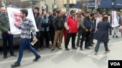 Gonabadi Dervishes stage a protest in front of a police station in Tehran, Feb. 19, 2018. (Radio Farda)