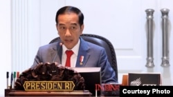 Presiden Joko Widodo menyebut banyak pihak asing yang berminat investasi di Ibu Kota Negara baru, dalam rapat terbatas di Kantor Presiden, Jakarta, Rabu, 26 Februari 2020. (Foto: Biro Setpres)