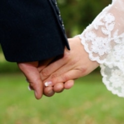 Experts say more Americans are choosing to wait to get married, or not to get married at all