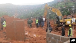 Rescue workers search for survivors following a mudslide in Regent, east of Freetown, Sierra Leone, Aug. 14 , 2017. Mudslides and torrential flooding killed many people in and around Sierra Leone's capital early Monday following heavy rains.