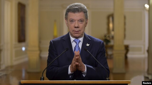 El presidente colombiano, Juan Manuel Santos, analiza la marcha del proceso de paz con las FRAC.