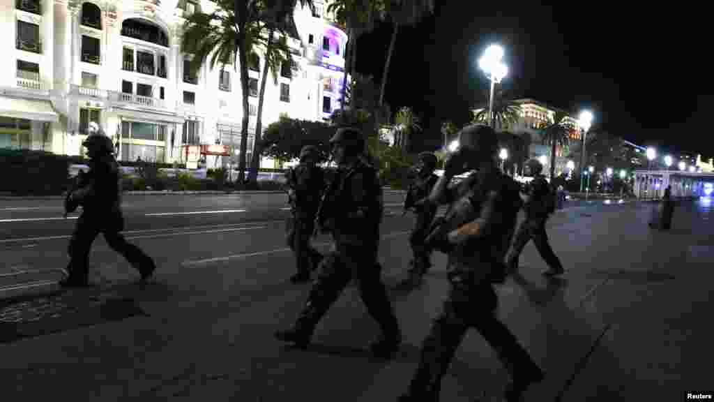 Soldados francés se tomaron las calles luego del ataque.