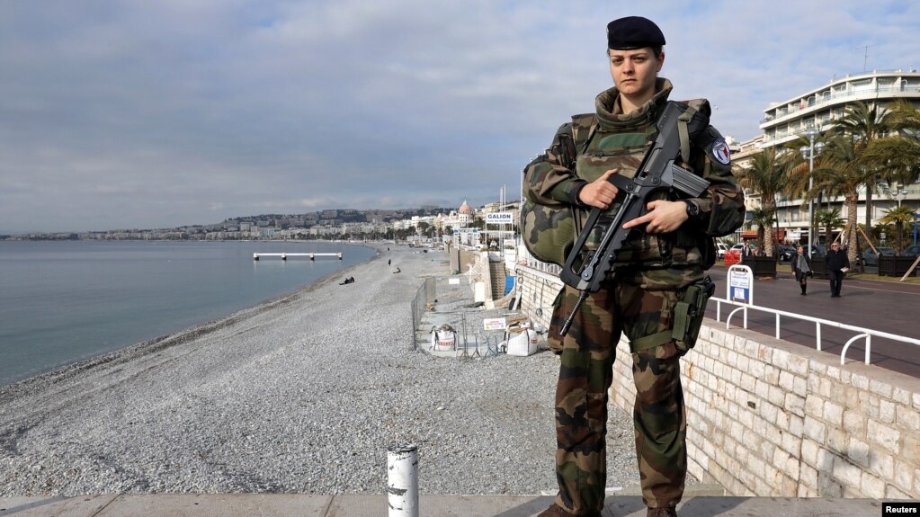 Merylee, 26 ans, une militaire française, à Nice, en France, le 23 février 2017.
