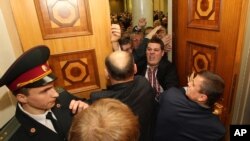 Ukraine Parliament Opens Amid Protests 