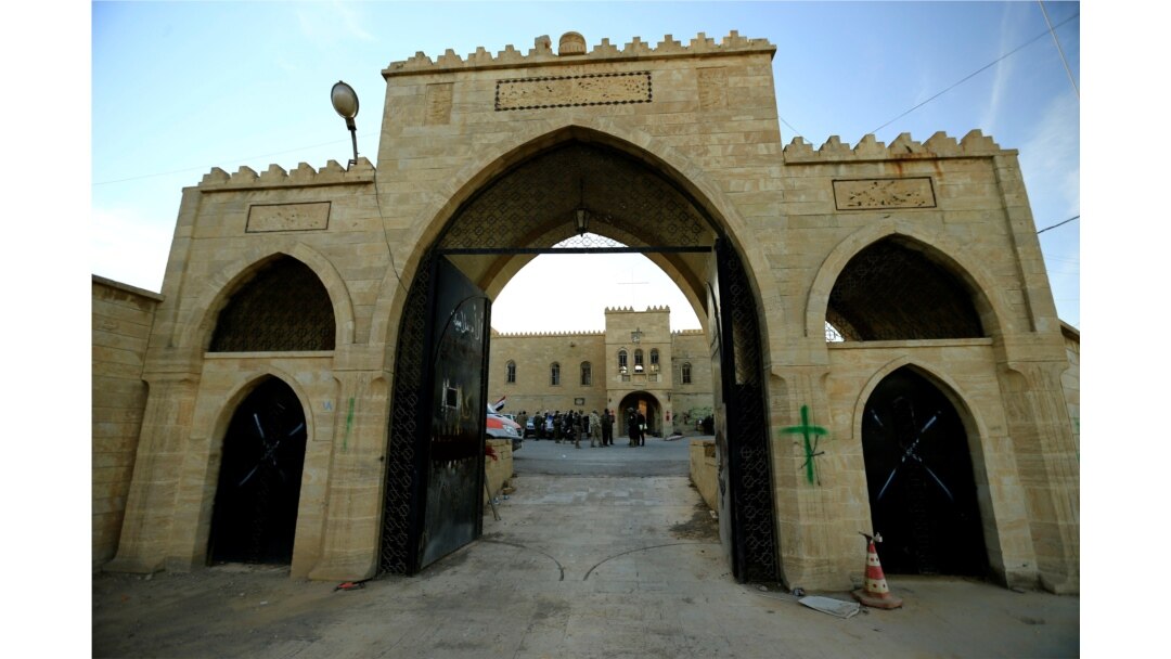 Pemandangan biara Mar Behnam terlihat setelah kota itu direbut kembali dari ISIS, di Ali Rash, tenggara Mosul, Irak 21 November 2016. (Foto: REUTERS/Thaier Al-Sudani)