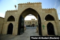 Pemandangan biara Mar Behnam terlihat setelah kota itu direbut kembali dari ISIS, di Ali Rash, tenggara Mosul, Irak 21 November 2016. (Foto: REUTERS/Thaier Al-Sudani)