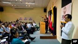 USAID head Rajiv Shah, second from right, watches Aung Naing, USAID Program development specialist, translates during an interactive session followed by a speech in Rangoon, Burma, March 7, 2013.