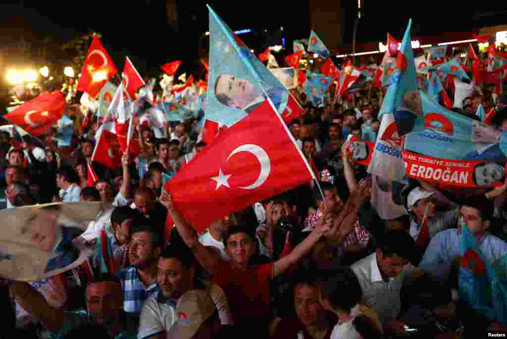 Supporters of Turkey&#39;s Prime Minister Tayyip Erdogan celebrate his election victory in front of the party headquarters, in Ankara, Aug. 10, 2014.