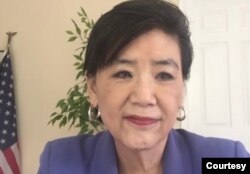 来自加州的联邦众议员赵美心在首映式上。(Zoom，勇士新电影）