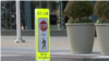 美国首都华盛顿市的人行道标志 (视频截图)