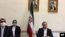 Bức ảnh do Bộ Ngoại giao Iran công bố cho thấy các nhà ngoại giao nước này tham dự một cuộc hội đàm trực tuyến về thoả thuận hạt nhân với đại diện các cường quốc thế giới tại Tehran hôm 2/4. 