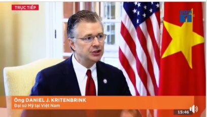 Đại sứ Mỹ tại Hà Nội Daniel Kritenbrink trả lời phỏng vấn VTC1. (Ảnh chụp màn hình VTC1 qua Facebook của Đại sứ quán Mỹ ở Việt Nam)