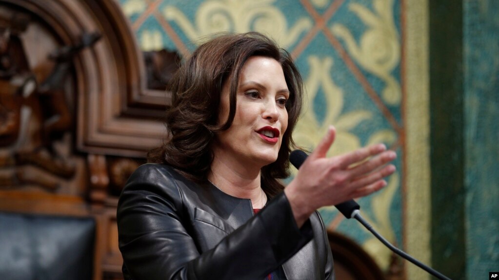 La gobernadora de Michigan, Gretchen Whitmer, pronuncia su discurso sobre el estado de su estado en una sesión conjunta de la Cámara y el Senado, el miércoles 29 de enero de 2020, en el Capitolio estatal en Lansing, Michigan (AP Photo / Al Goldis)