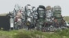 الیکٹرانک کچرے سے بنے جی سیون سربراہان کے مجسمے عوام کی توجہ کا مرکز