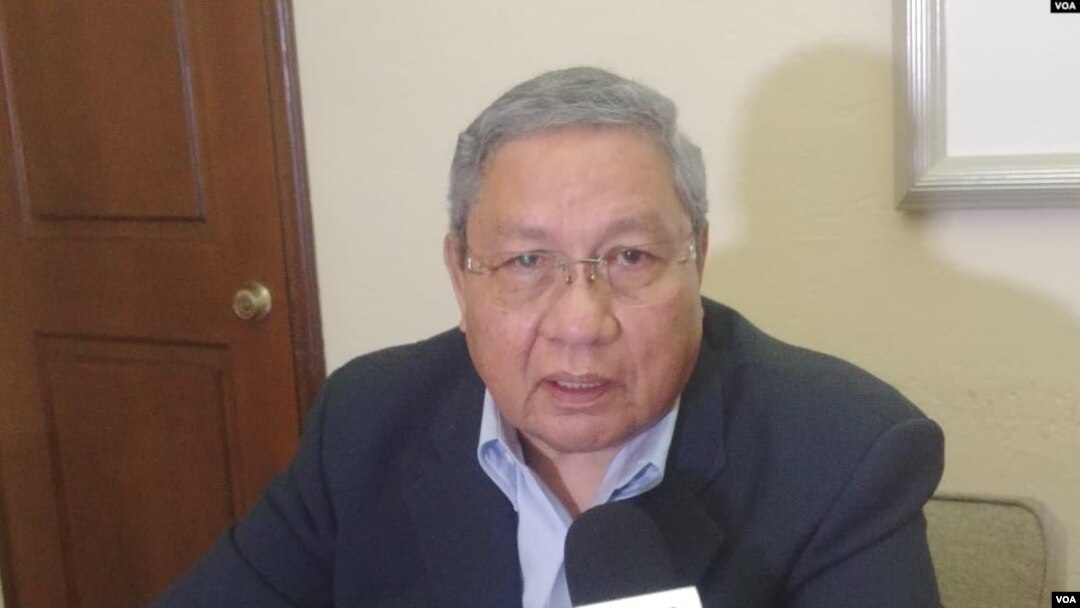 El economista Roger Arteaga aseguró que el origen de la crisis económica que vive el país es política, por lo cual la salida también debe ser política.